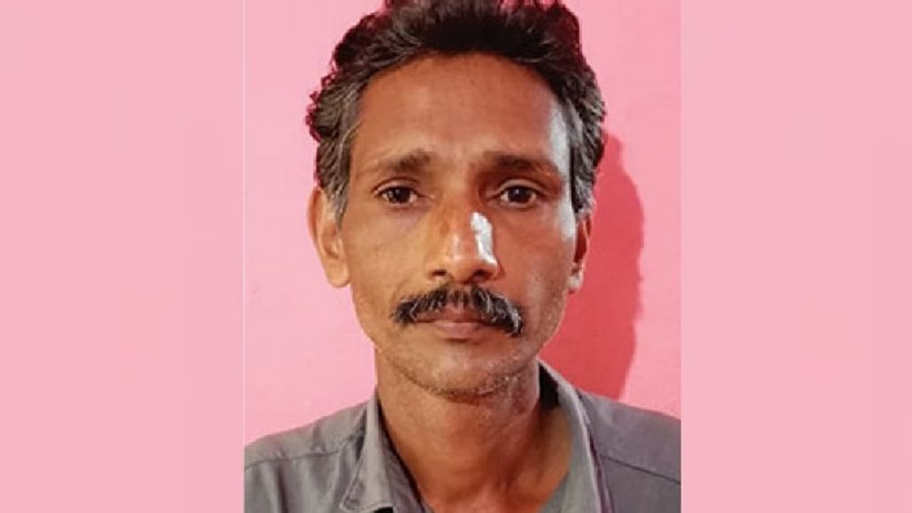 Arrest : ഭാര്യയുടെ സ്വർണ്ണവുമായി മുങ്ങി, എട്ട് വർഷത്തിന് ശേഷം മറ്റൊരു ഭാര്യക്കൊപ്പം ജീവിക്കുന്നതിനിടെ പിടിയിൽ Arrest : ഭാര്യയുടെ സ്വർണ്ണവുമായി മുങ്ങി, എട്ട് വർഷത്തിന് ശേഷം മറ്റൊരു ഭാര്യക്കൊപ്പം ജീവിക്കുന്നതിനിടെ പിടിയിൽ