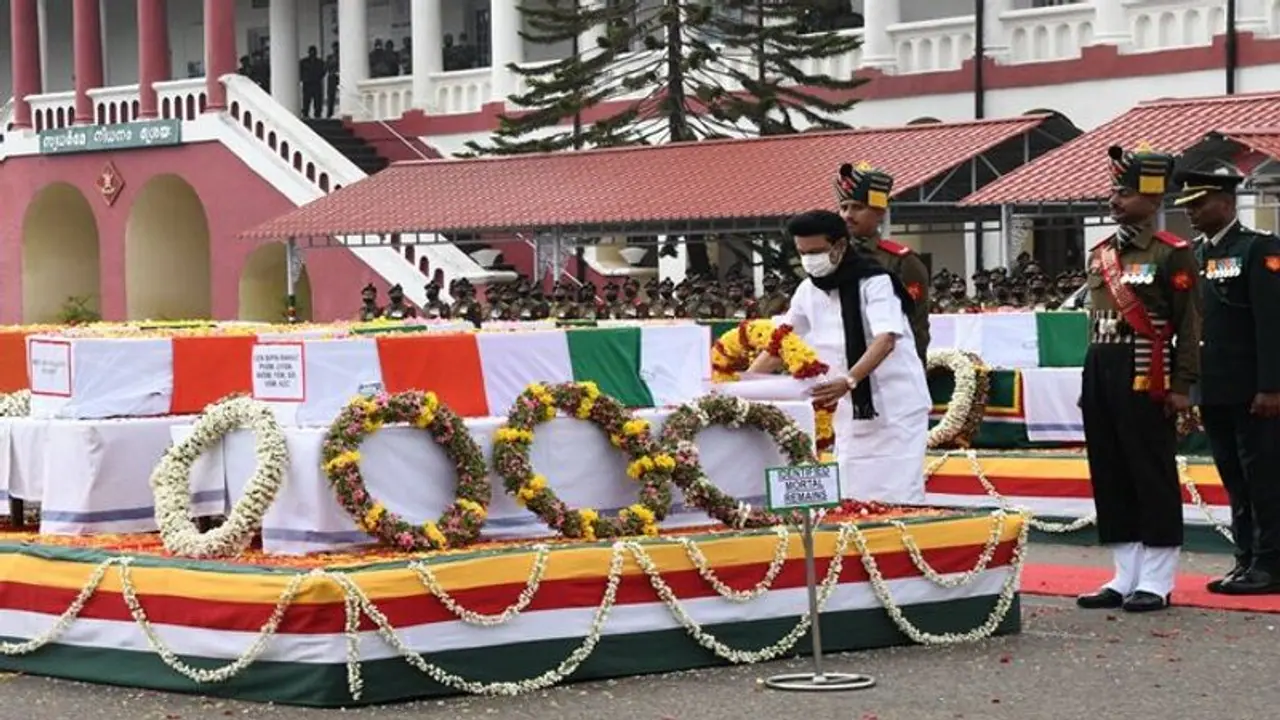 Bipin Rawat: బిపిన్ రావత్ భౌతికకాయానికి నివాళులర్పించిన సీఎం స్టాలిన్, తెలంగాణ గవర్నర్ తమిళిసై