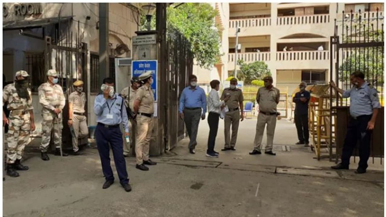 Chaos at Delhi court: Suspected tiffin bomb goes off; explosive material found, 7 fire tenders on spot Chaos at Delhi court: Suspected tiffin bomb goes off; explosive material found, 7 fire tenders on spot