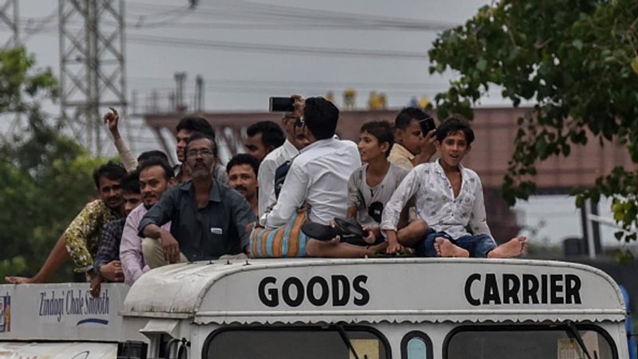 దేశంలో 40 శాతం సంపద ఒక్కశాతం ధనికులది.. సగం జనాభా దగ్గర ఉన్నది 3 శాతం సంపదే: సంచలన నివేదిక