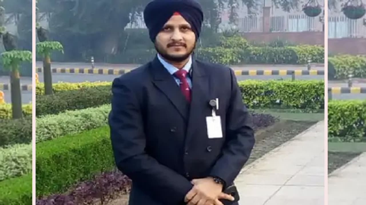 CDS Bipin Rawat की सुरक्षा में तैनात जांबाज गुरसेवक भी शहीद, पिता और पत्नी बेसुध..बच्चे पापा पापा चीख रहे CDS Bipin Rawat की सुरक्षा में तैनात जांबाज गुरसेवक भी शहीद, पिता और पत्नी बेसुध..बच्चे पापा पापा चीख रहे