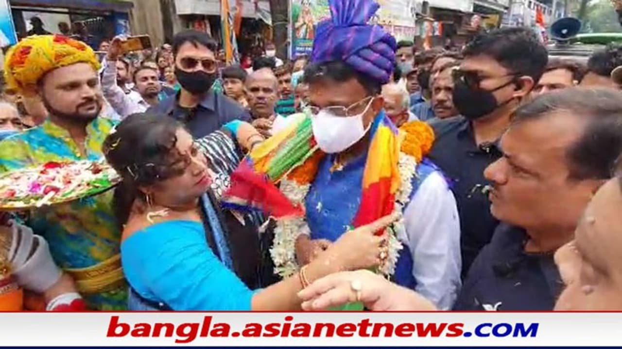 KMC new Mayor Firhad Hakim: দায়িত্ব নিয়েই নতুন উদ্যোমে ফিরহাদ, অতীন মালাদের উপরেও ফের ভরসা মমতার KMC new Mayor Firhad Hakim: দায়িত্ব নিয়েই নতুন উদ্যোমে ফিরহাদ, অতীন মালাদের উপরেও ফের ভরসা মমতার