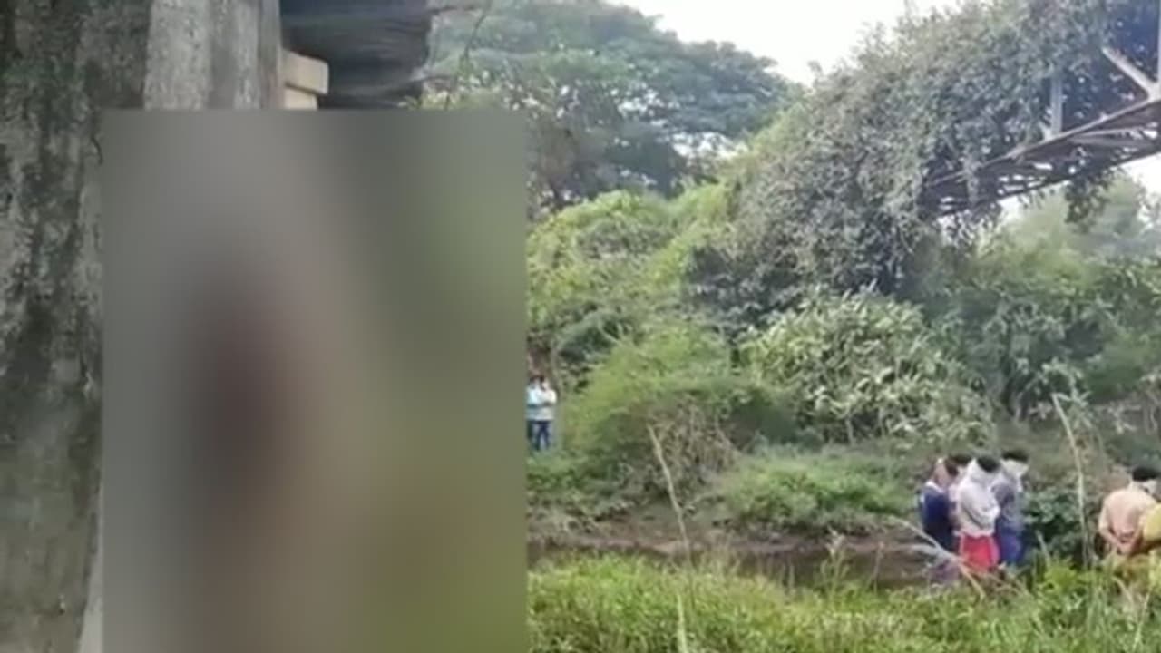 పెద్దపల్లి : బ్రిడ్జి కింద వేలాడుతున్న మృతదేహం .. ఆందోళనలో స్థానికులు