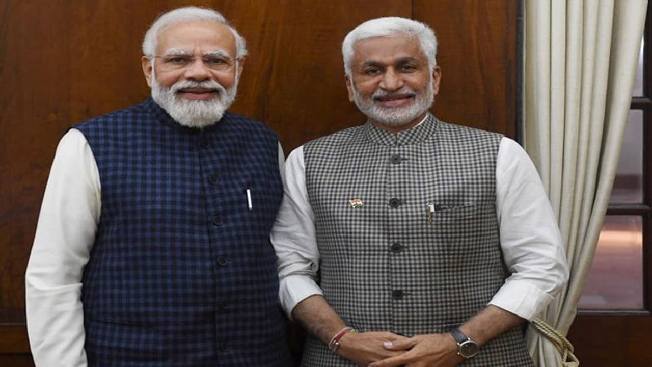 vijaya sai reddy: మోడీతో విజయసాయిరెడ్డి భేటీ.. రాష్ట్ర పెండింగ్ సమస్యలపై చర్చ vijaya sai reddy: మోడీతో విజయసాయిరెడ్డి భేటీ.. రాష్ట్ర పెండింగ్ సమస్యలపై చర్చ