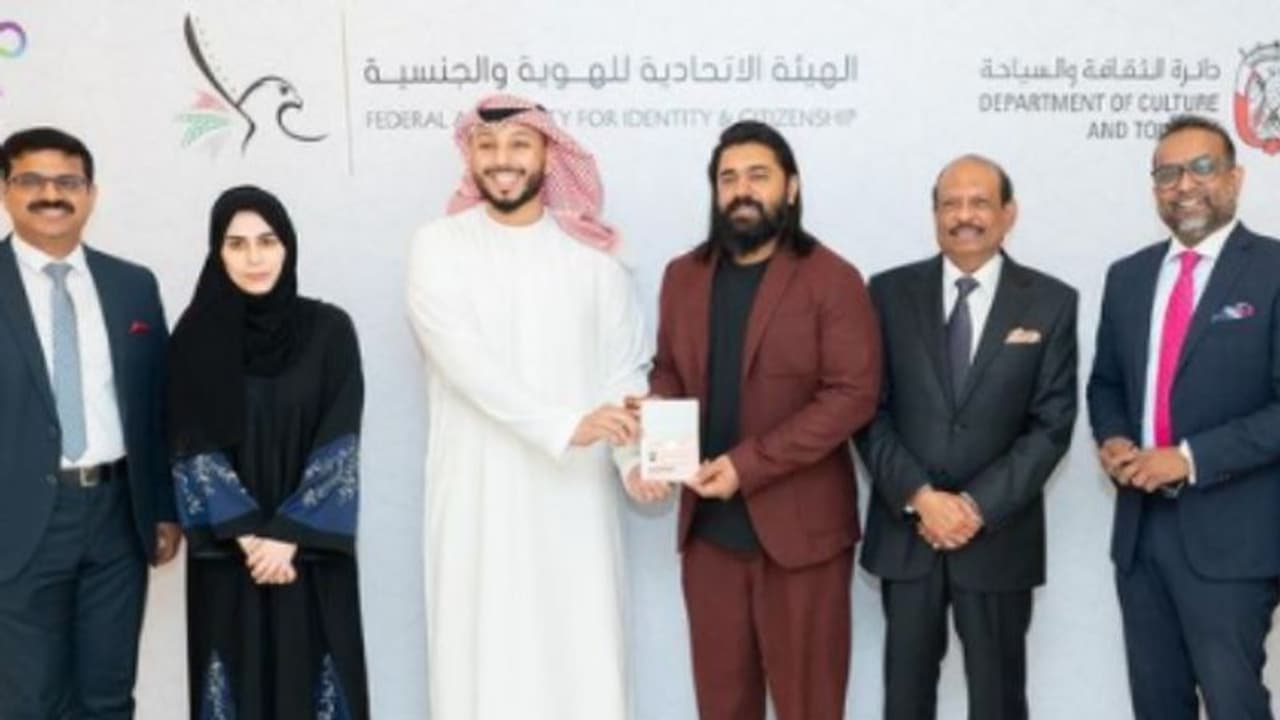 Nivin Pauly : ഗോള്‍ഡൻ വീസ സ്വീകരിച്ച് നടൻ നിവിൻ പോളി