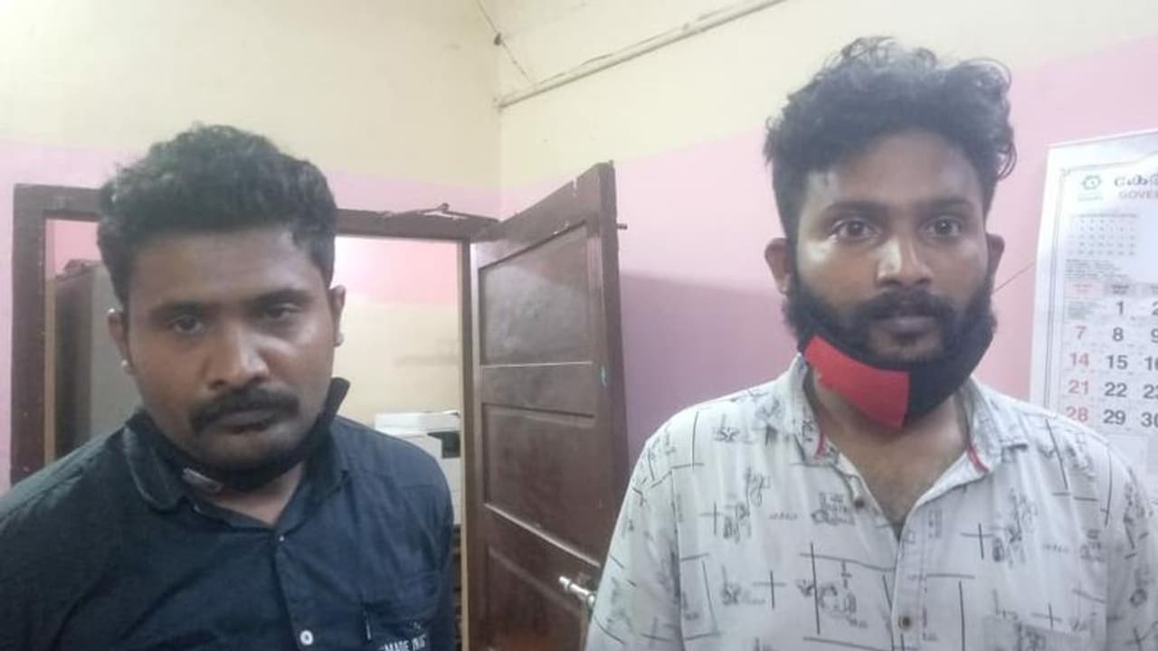 SI Attacked : സ്റ്റേഷനുള്ളിൽ വച്ച് എസ്ഐയെ കയ്യേറ്റം ചെയ്ത് സഹോദരന്മാർ, പിടിച്ച് തള്ളി; അറസ്റ്റ്, റിമാൻഡ് SI Attacked : സ്റ്റേഷനുള്ളിൽ വച്ച് എസ്ഐയെ കയ്യേറ്റം ചെയ്ത് സഹോദരന്മാർ, പിടിച്ച് തള്ളി; അറസ്റ്റ്, റിമാൻഡ്