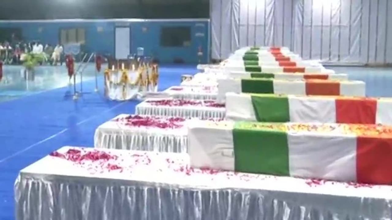 Chopper Crash: ৬ সেনা কর্মীর কফিনবন্দি দেহ পৌঁছে যাবে বাড়িতে, চপার দুর্ঘটনায় আহত ক্যাপ্টেনের লড়াই জারি