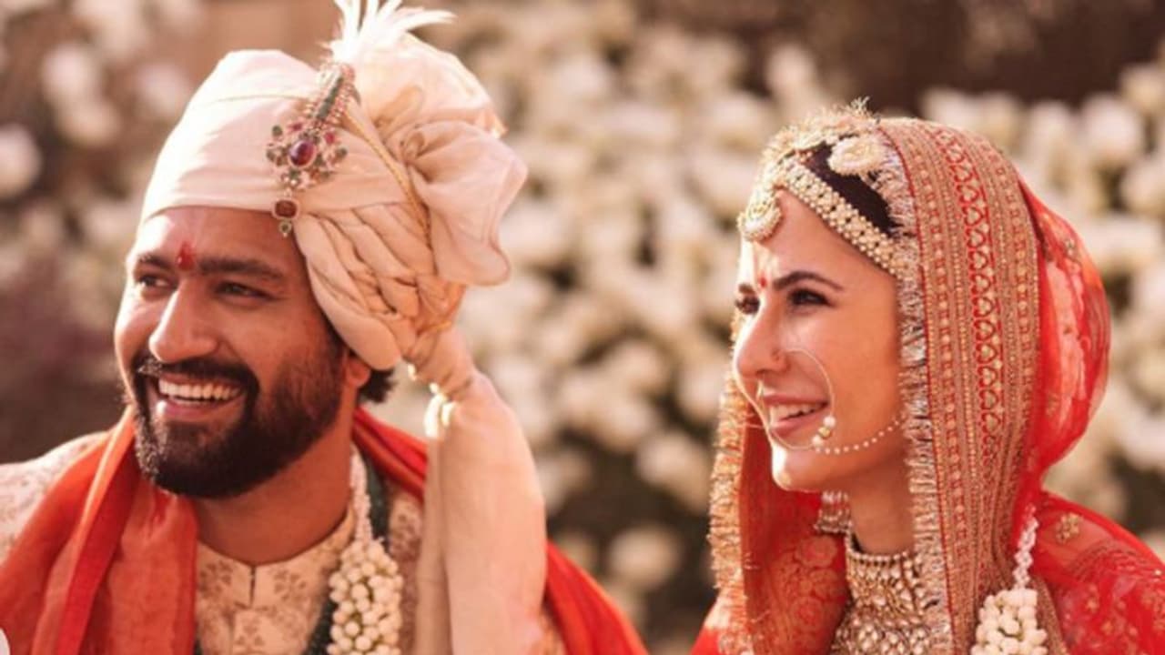 Katrina Vicky Wedding: 'পরিস্থিতি সকলকে নিয়ে আনন্দ করার সুযোগ দিল না' অনিমন্ত্রিতদের বিশেষ চিঠি ক্যাট ভিকির Katrina Vicky Wedding: 'পরিস্থিতি সকলকে নিয়ে আনন্দ করার সুযোগ দিল না' অনিমন্ত্রিতদের বিশেষ চিঠি ক্যাট ভিকির