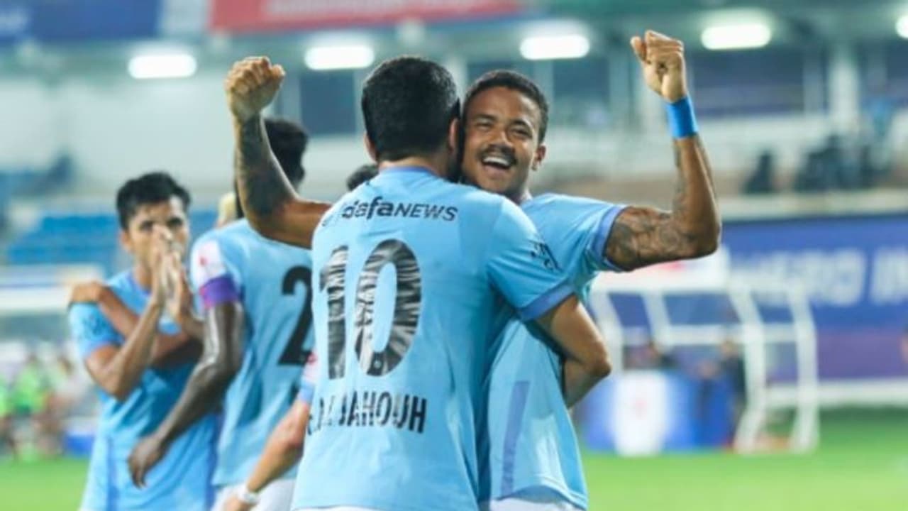 ISL 2021, মুম্বইয়ের জয়ের হ্যাটট্রিক, জামশেদপুরকে ৪ ২ গোলে হারাল ডিফেন্ডিং চ্যাম্পিয়নরা ISL 2021, মুম্বইয়ের জয়ের হ্যাটট্রিক, জামশেদপুরকে ৪ ২ গোলে হারাল ডিফেন্ডিং চ্যাম্পিয়নরা