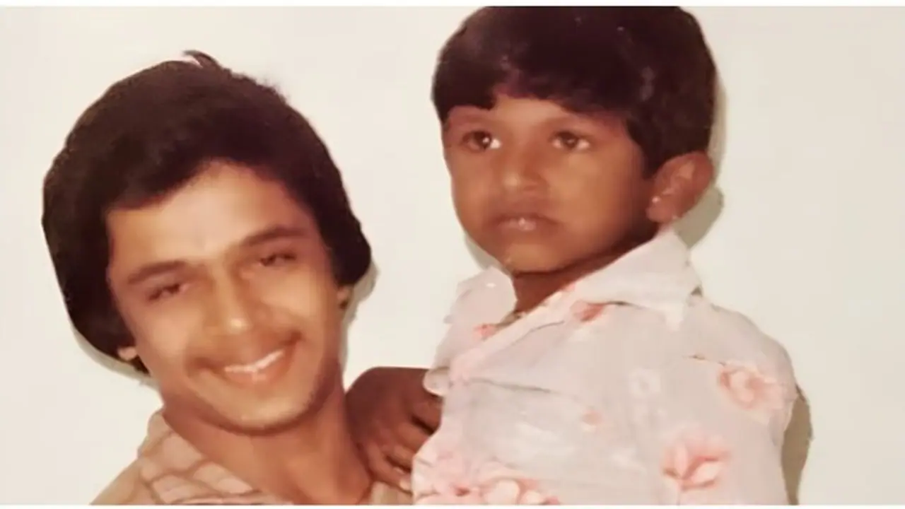 சிறுவன் Puneeth Rajkuma ரை தூக்கி வைத்திருக்கும் அரும்பு மீசை ஆக்ஷன் கிங்.. மை டியர் அப்பு என உருக்கம்.! சிறுவன் Puneeth Rajkuma ரை தூக்கி வைத்திருக்கும் அரும்பு மீசை ஆக்ஷன் கிங்.. மை டியர் அப்பு என உருக்கம்.!