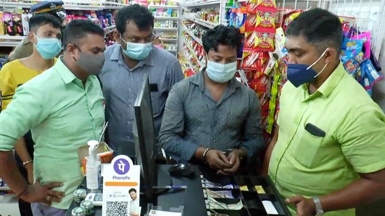 കൊച്ചിയിൽ സൂപ്പര്‍ മാർക്കറ്റുകളിൽ മോഷണം, വിമാനത്തിൽ ബംഗാളിലേക്ക്, തിരികെയെത്തി വീണ്ടും മോഷണം, അറസ്റ്റ്