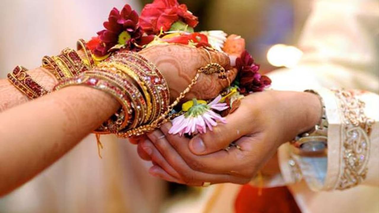 इन 10 में से कोई 1 भी कारण हो तो विवाह नहीं करना चाहिए, नहीं तो भुगतने पड़ते हैं अशुभ परिणाम इन 10 में से कोई 1 भी कारण हो तो विवाह नहीं करना चाहिए, नहीं तो भुगतने पड़ते हैं अशुभ परिणाम