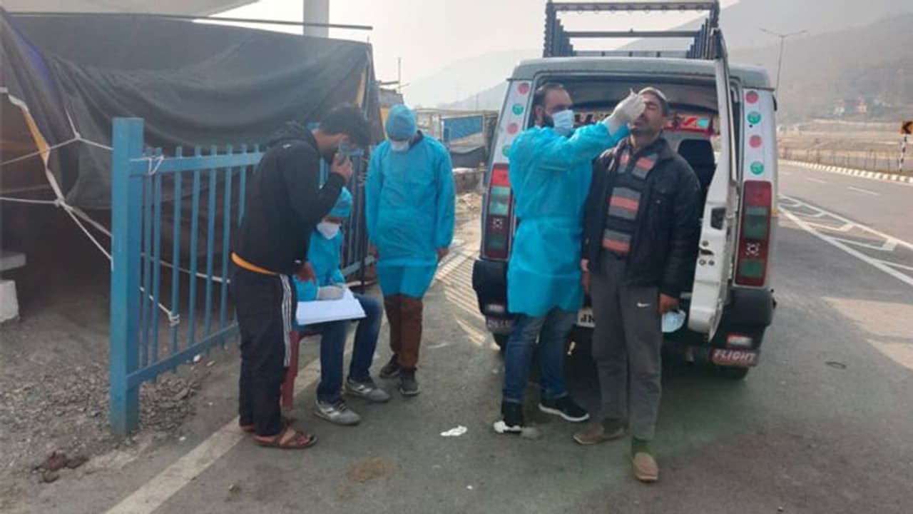 Corona Virus: ओमिक्रोन के खतरे को टालने बूस्टर डोज पर फैसला करने NTAGI की मीटिंग, WHO ने जमाखोरी पर चेताया Corona Virus: ओमिक्रोन के खतरे को टालने बूस्टर डोज पर फैसला करने NTAGI की मीटिंग, WHO ने जमाखोरी पर चेताया