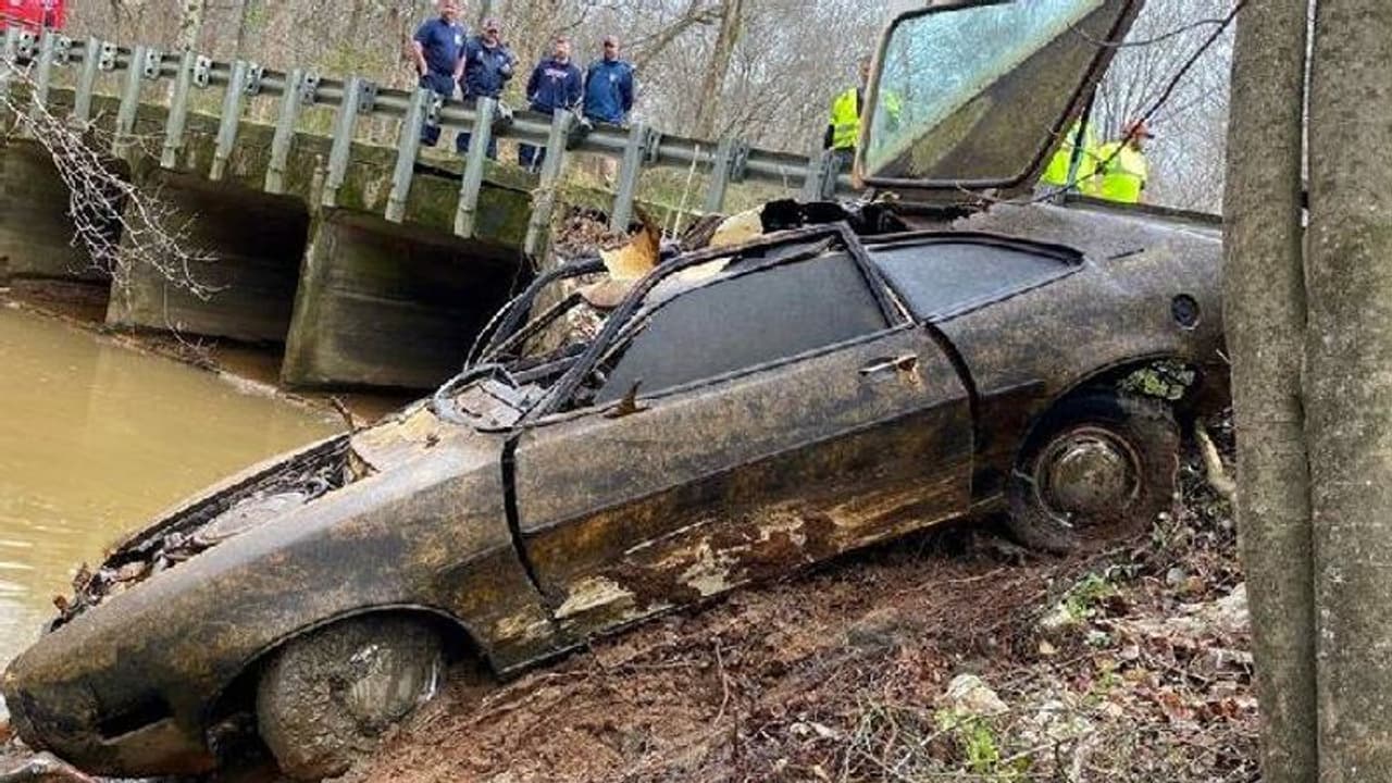 Kyle Wade Clinkscales : നദിക്കടിയിൽ കാറിനുള്ളിൽ 45 വർഷം മുമ്പ് കാണാതായ വിദ്യാർത്ഥിയുടെ മൃതദേഹം Kyle Wade Clinkscales : നദിക്കടിയിൽ കാറിനുള്ളിൽ 45 വർഷം മുമ്പ് കാണാതായ വിദ്യാർത്ഥിയുടെ മൃതദേഹം