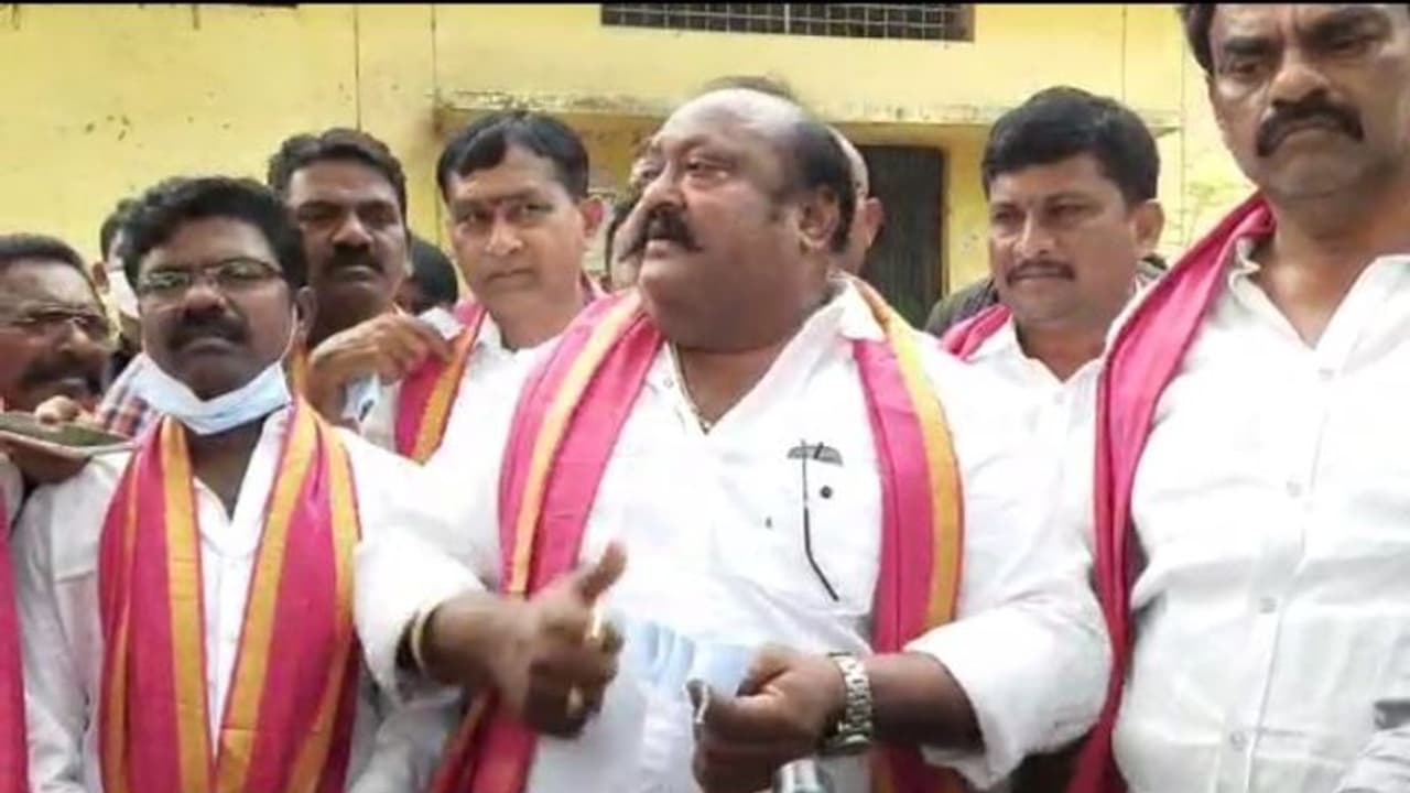 అభ్యర్ధులే దొరకని పరిస్ధితి .. ఒకేసారి 50 మందిని ప్రకటించే దమ్ముందా : కాంగ్రెస్, బీజేపీలకు మంత్రి గంగుల చురకలు