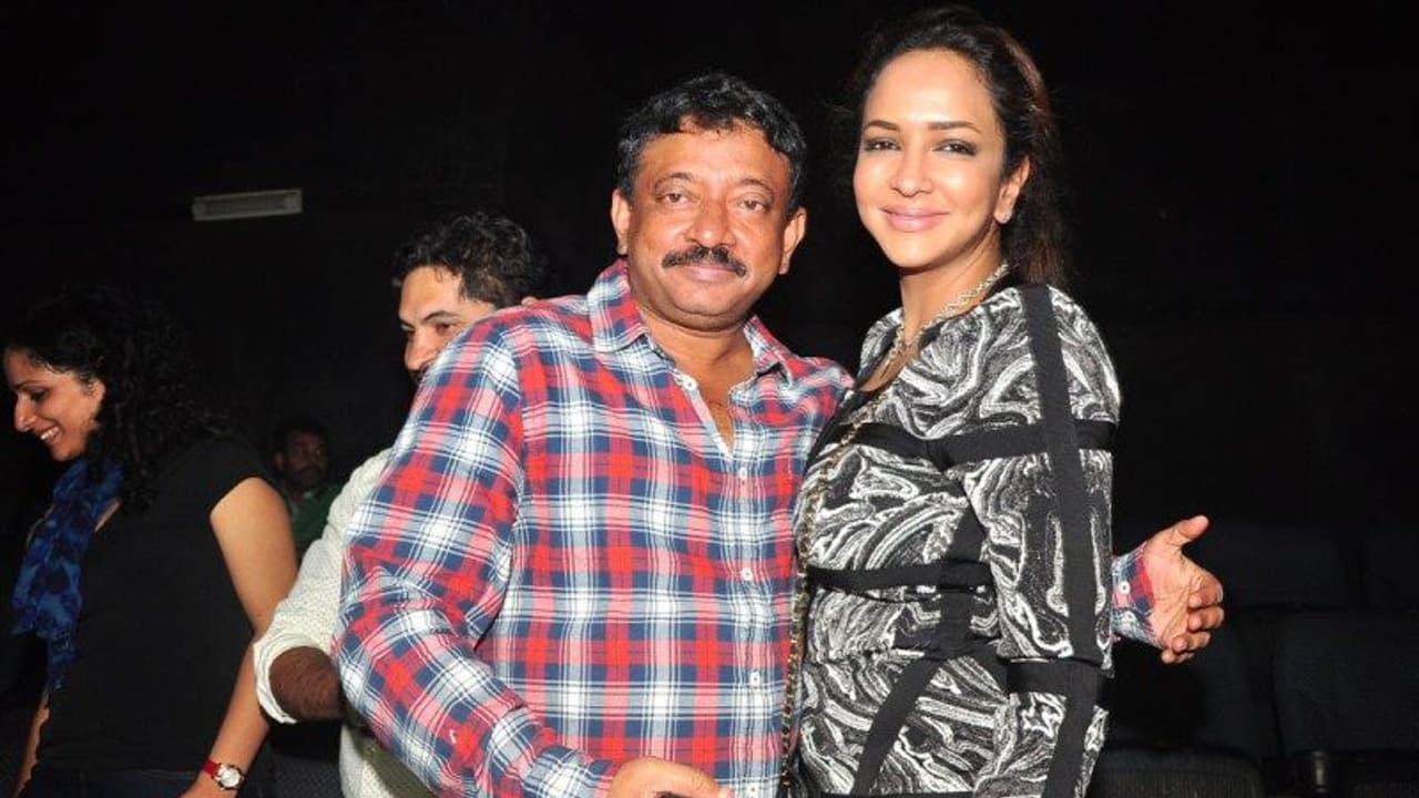 తన ఫోటోపై వర్మ సెటైర్... మంచు లక్ష్మి షాకింగ్ రిప్లై తన ఫోటోపై వర్మ సెటైర్... మంచు లక్ష్మి షాకింగ్ రిప్లై