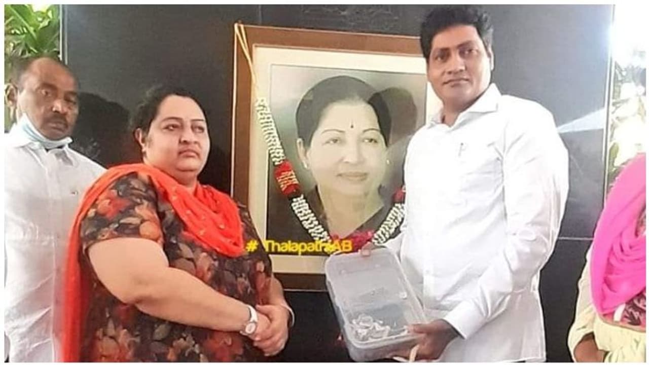 கடைசியில... வரலாற்று சிறப்பு மிக்க போயஸ் வீட்டு சாவி மது குட்டி கையில்... இதுதான் விதி..!