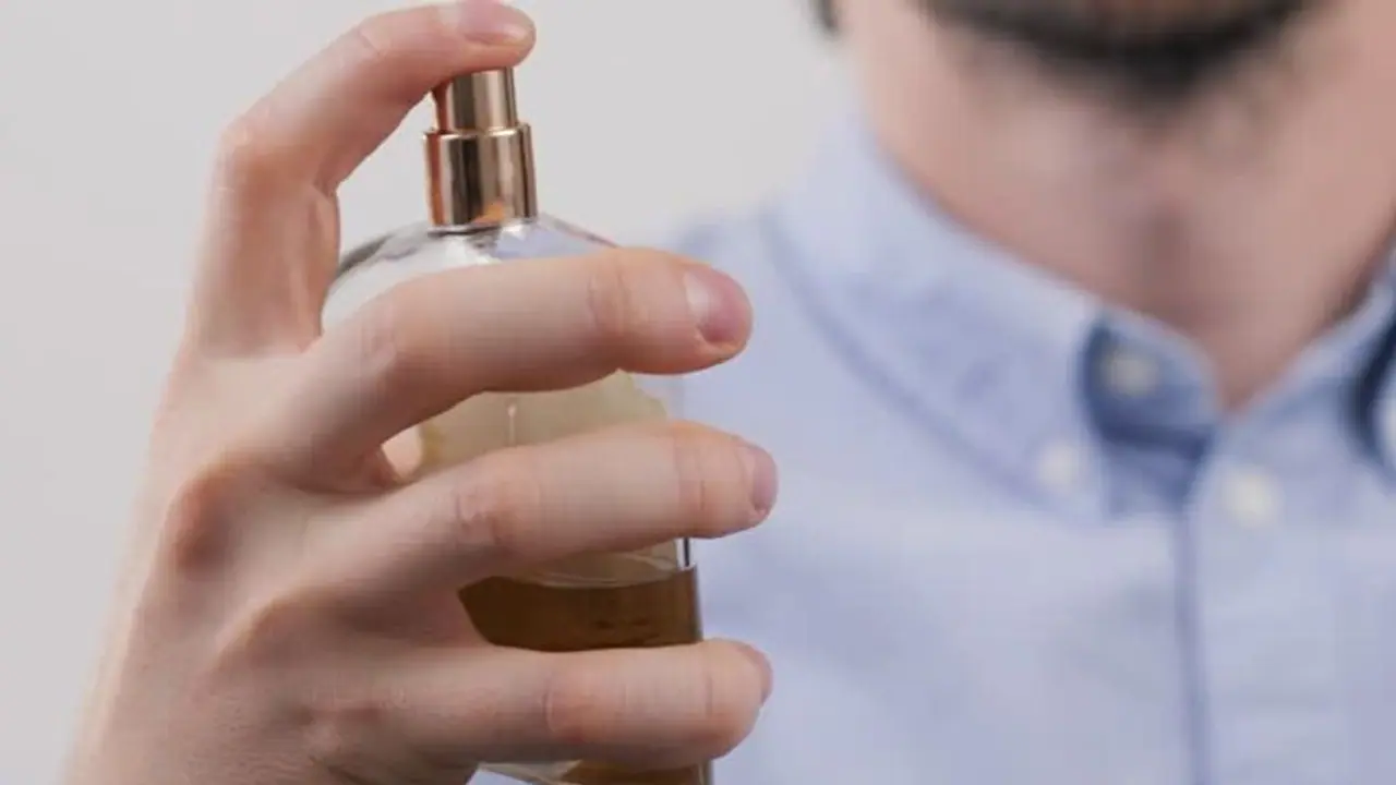 പൈലറ്റുമാരും വിമാന ജീവനക്കാരും പെര്ഫ്യൂം ഉപയോഗിക്കുന്നത് വിലക്കിയേക്കും; കാരണം വിശദമാക്കി അധികൃതര് പൈലറ്റുമാരും വിമാന ജീവനക്കാരും പെര്ഫ്യൂം ഉപയോഗിക്കുന്നത് വിലക്കിയേക്കും; കാരണം വിശദമാക്കി അധികൃതര്