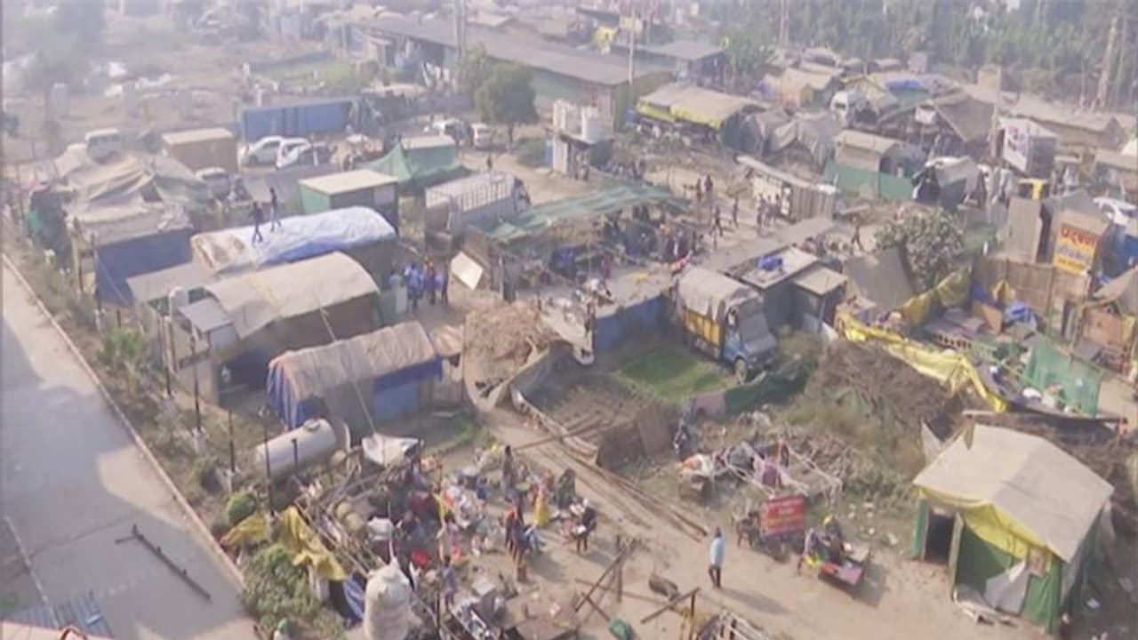 किसान आंदोलन : 378 दिन बाद किसानों की दिल्ली बॉर्डर से रवानगी शुरू, 24 घंटे में कई ट्रैक्टर घरों के लिए निकले