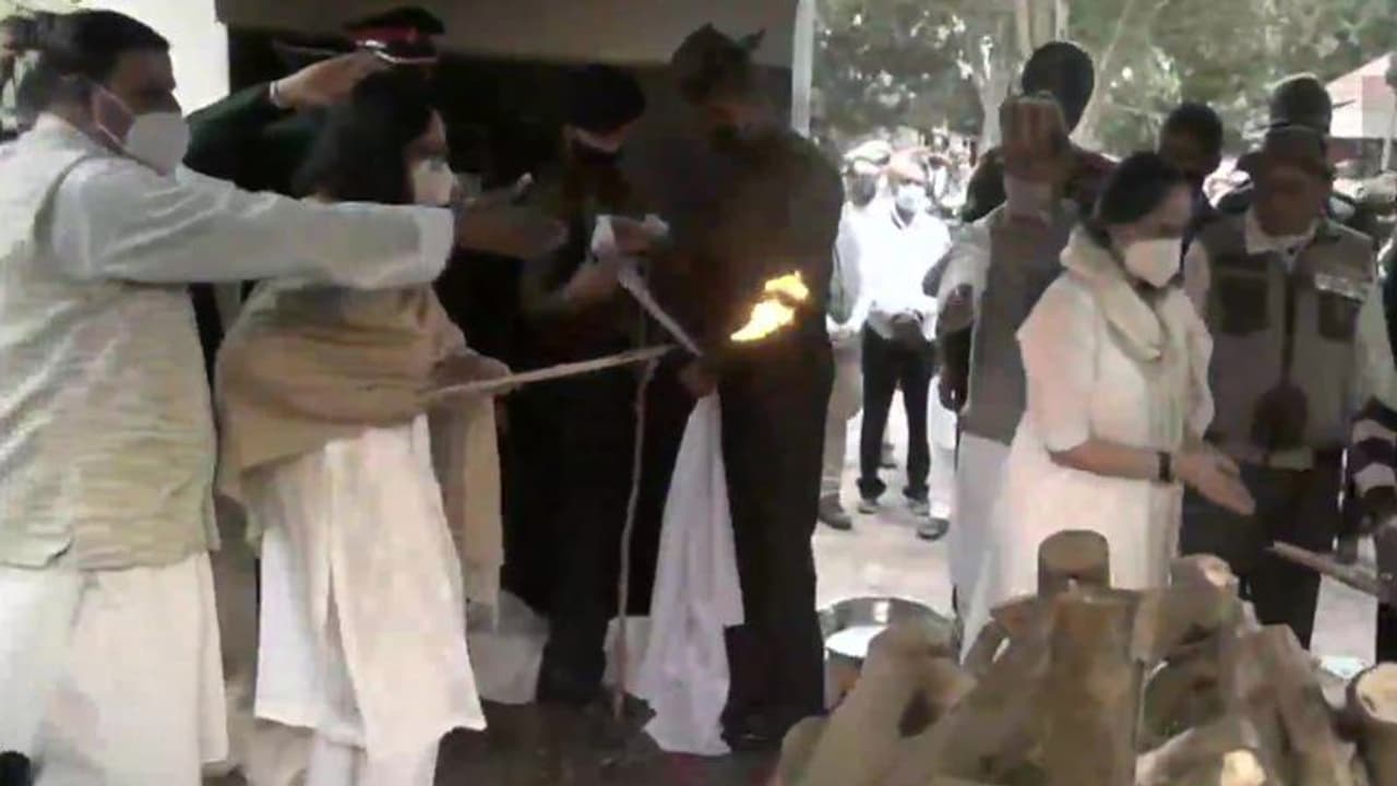 Bipin Rawat Cremation ಪಂಚಭೂತಗಳಲ್ಲಿ ರಾವತ್ ಲೀನ, ಮಿಲಿಟರಿ ಗೌರವದೊಂದಿಗೆ ಅಂತ್ಯಕ್ರಿಯೆ!