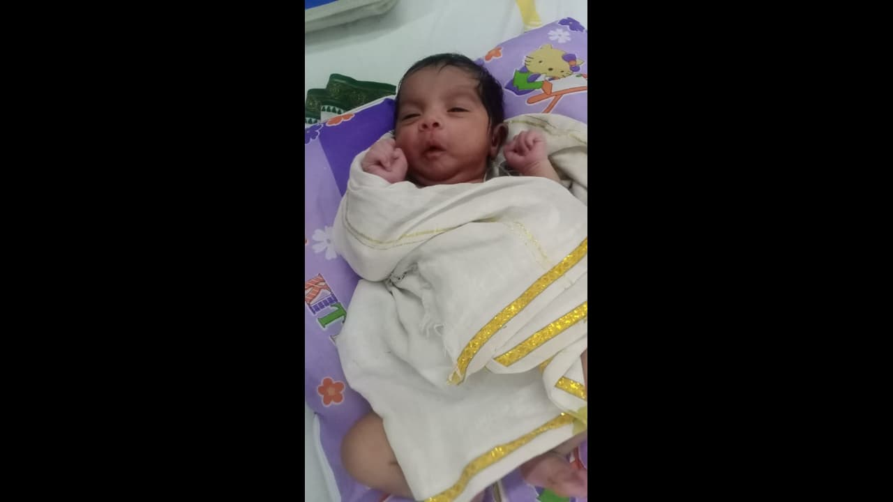 ఆడపిల్ల పుట్టిందని 5 రోజుల శిశువును చంపేసిన తల్లి.. మృతదేహాన్ని వెలికి తీసిన పోలీసులు ఆడపిల్ల పుట్టిందని 5 రోజుల శిశువును చంపేసిన తల్లి.. మృతదేహాన్ని వెలికి తీసిన పోలీసులు