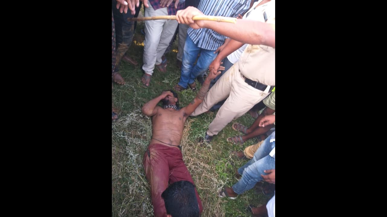 చడ్డీ గ్యాంగ్ గా అనుమానిస్తున్న ఇద్దరిని పట్టుకున్న పోలీసులు చడ్డీ గ్యాంగ్ గా అనుమానిస్తున్న ఇద్దరిని పట్టుకున్న పోలీసులు