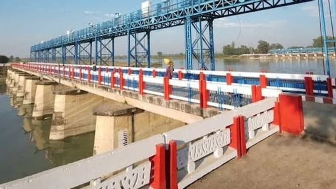 50 साल से अधूरी थी 'सरयू नहर परियोजना', UP के बलरामपुर से PM मोदी करेंगे उद्घाटन 50 साल से अधूरी थी 'सरयू नहर परियोजना', UP के बलरामपुर से PM मोदी करेंगे उद्घाटन