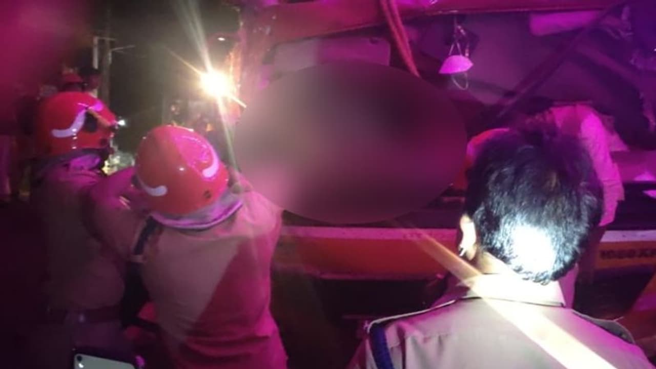 Accident : മട്ടന്നൂരിൽ നിയന്ത്രണം വിട്ട ലോറി കടയിലേക്ക് പാഞ്ഞുകയറി, രണ്ട് മരണം