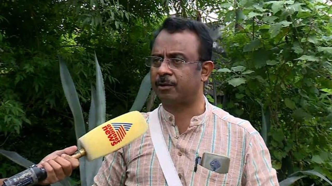 'പൂച്ചെണ്ട് പ്രതീക്ഷിച്ചല്ല ജോലിക്കിറങ്ങിയത്,' സ്ഥലംമാറ്റ നടപടിയിൽ ഡോ പ്രഭുദാസ് 'പൂച്ചെണ്ട് പ്രതീക്ഷിച്ചല്ല ജോലിക്കിറങ്ങിയത്,' സ്ഥലംമാറ്റ നടപടിയിൽ ഡോ പ്രഭുദാസ്