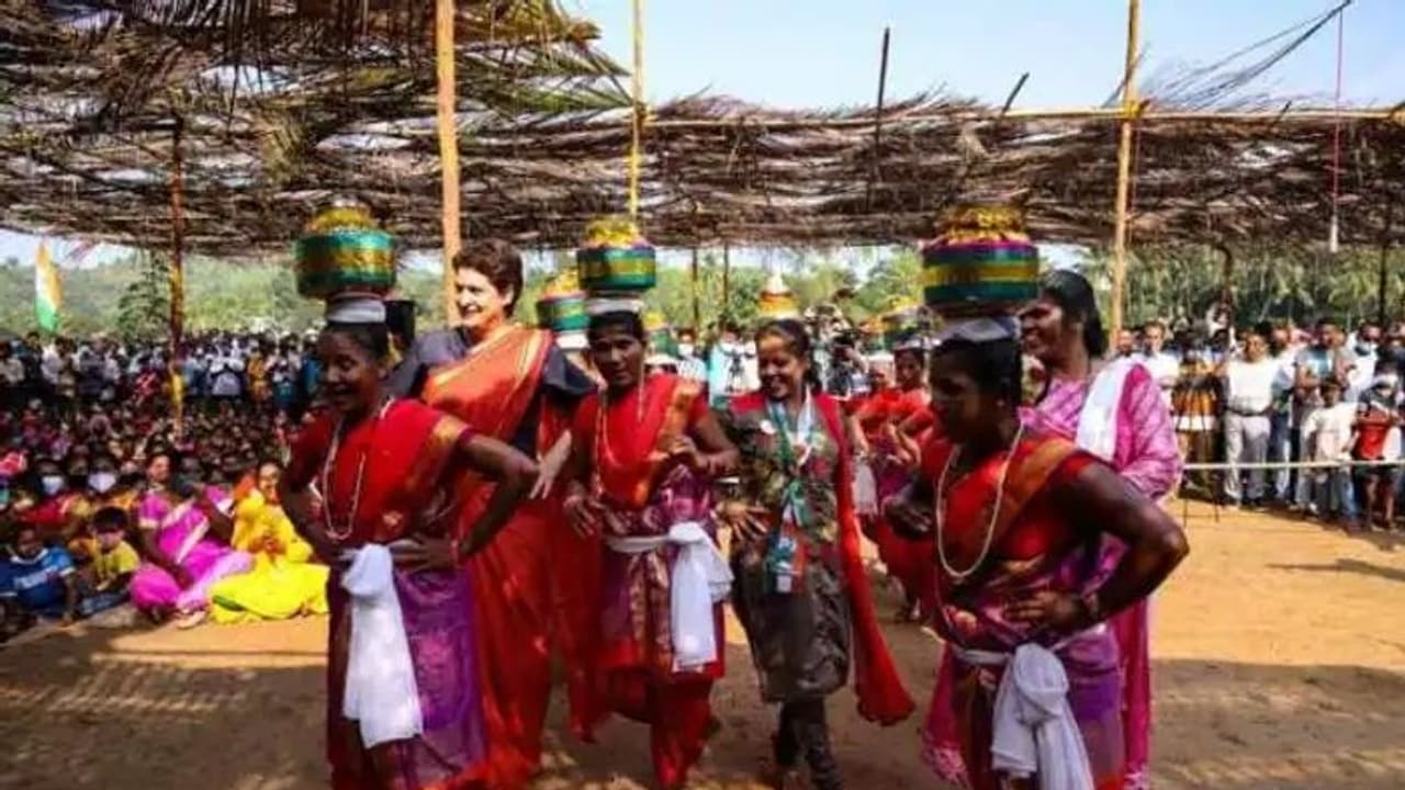 Goa Assembly Elections : ఆదివాసీ మహిళలతో ప్రియాంకాగాంధీ డ్యాన్స్..