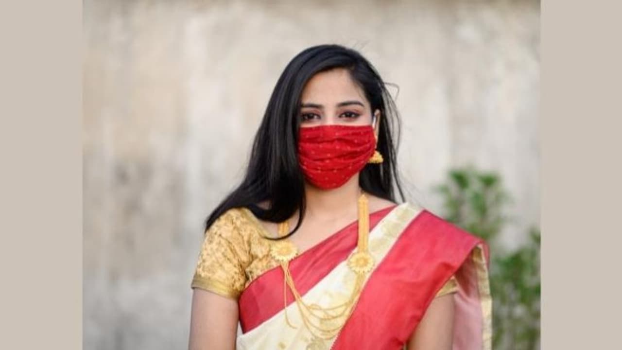 वेडिंग सीजन के बीच बढ़ा omicron का खतरा, जानें पार्टी में जाएं तो किन बातों का रखें खास ध्यान वेडिंग सीजन के बीच बढ़ा omicron का खतरा, जानें पार्टी में जाएं तो किन बातों का रखें खास ध्यान