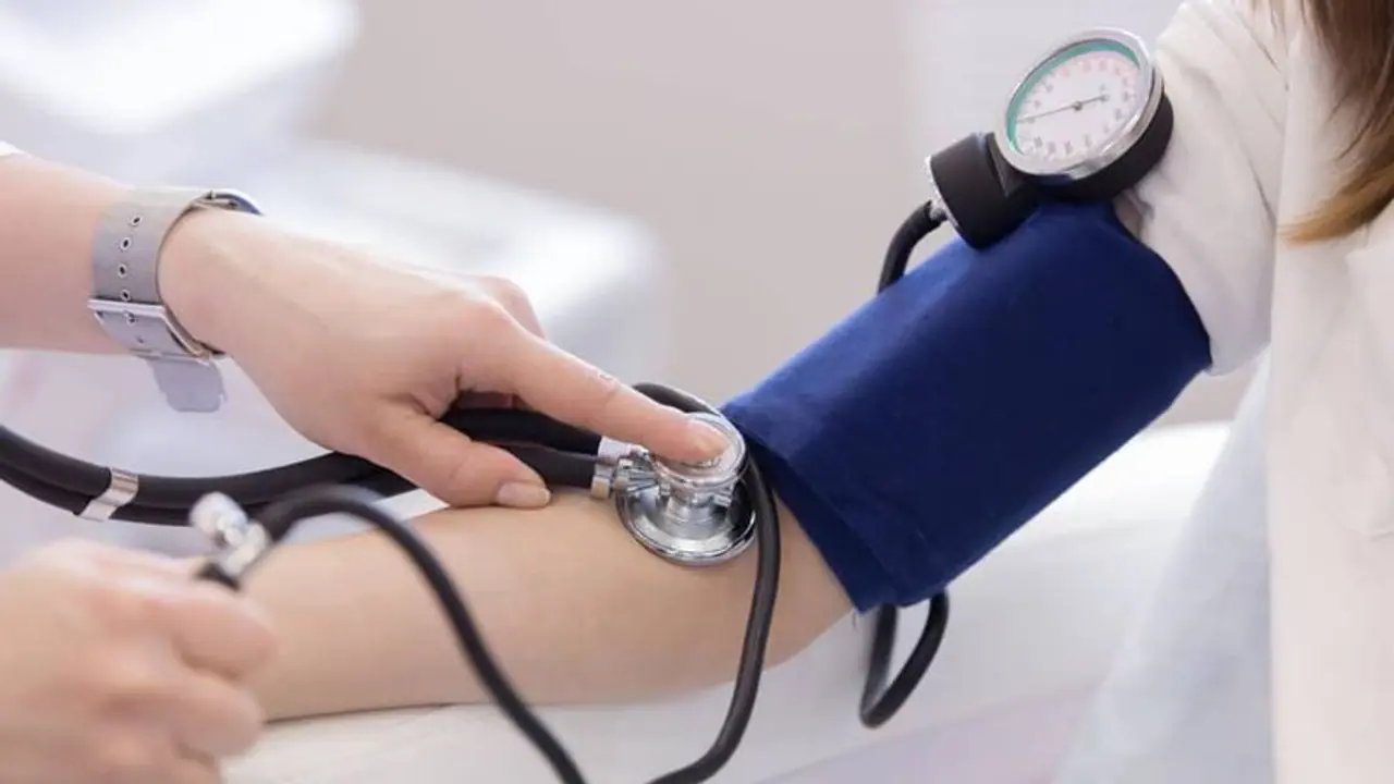 Blood Pressure : രക്തസമ്മർദ്ദം നിയന്ത്രിക്കാൻ അഞ്ച് കാര്യങ്ങൾ ശ്രദ്ധിക്കാം