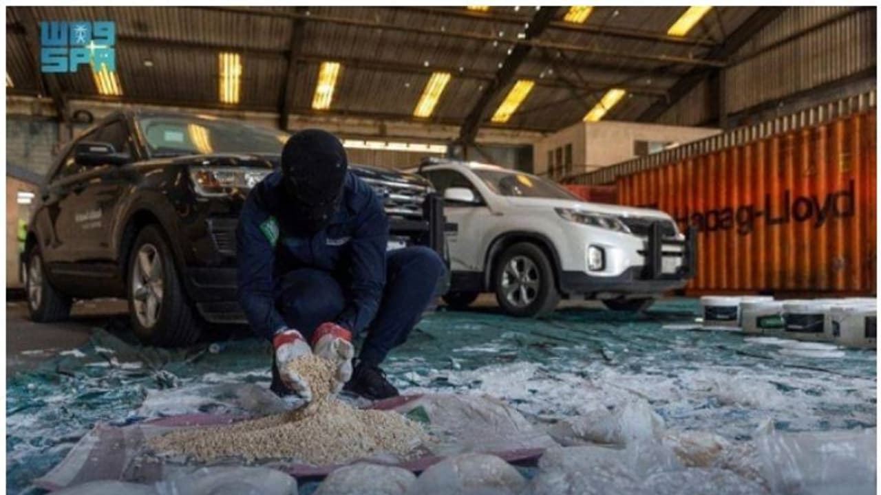 കെട്ടിട നിര്മാണ സാമഗ്രികളില് ഒളിപ്പിച്ച് കടത്താന് ശ്രമിച്ച വന് മയക്കുമരുന്ന് ശേഖരം സൗദി കസ്റ്റംസ് പിടികൂടി കെട്ടിട നിര്മാണ സാമഗ്രികളില് ഒളിപ്പിച്ച് കടത്താന് ശ്രമിച്ച വന് മയക്കുമരുന്ന് ശേഖരം സൗദി കസ്റ്റംസ് പിടികൂടി