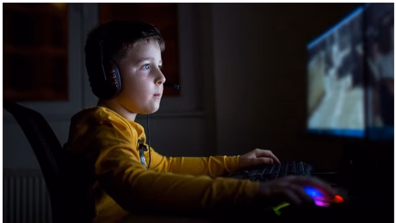 Online Game Addiction : കുട്ടികളിലെ ഓൺലൈൻ ഗെയിം അഡിക്ഷന്; മുന്നറിയിപ്പുമായി വിദ്യാഭ്യാസമന്ത്രാലയം Online Game Addiction : കുട്ടികളിലെ ഓൺലൈൻ ഗെയിം അഡിക്ഷന്; മുന്നറിയിപ്പുമായി വിദ്യാഭ്യാസമന്ത്രാലയം