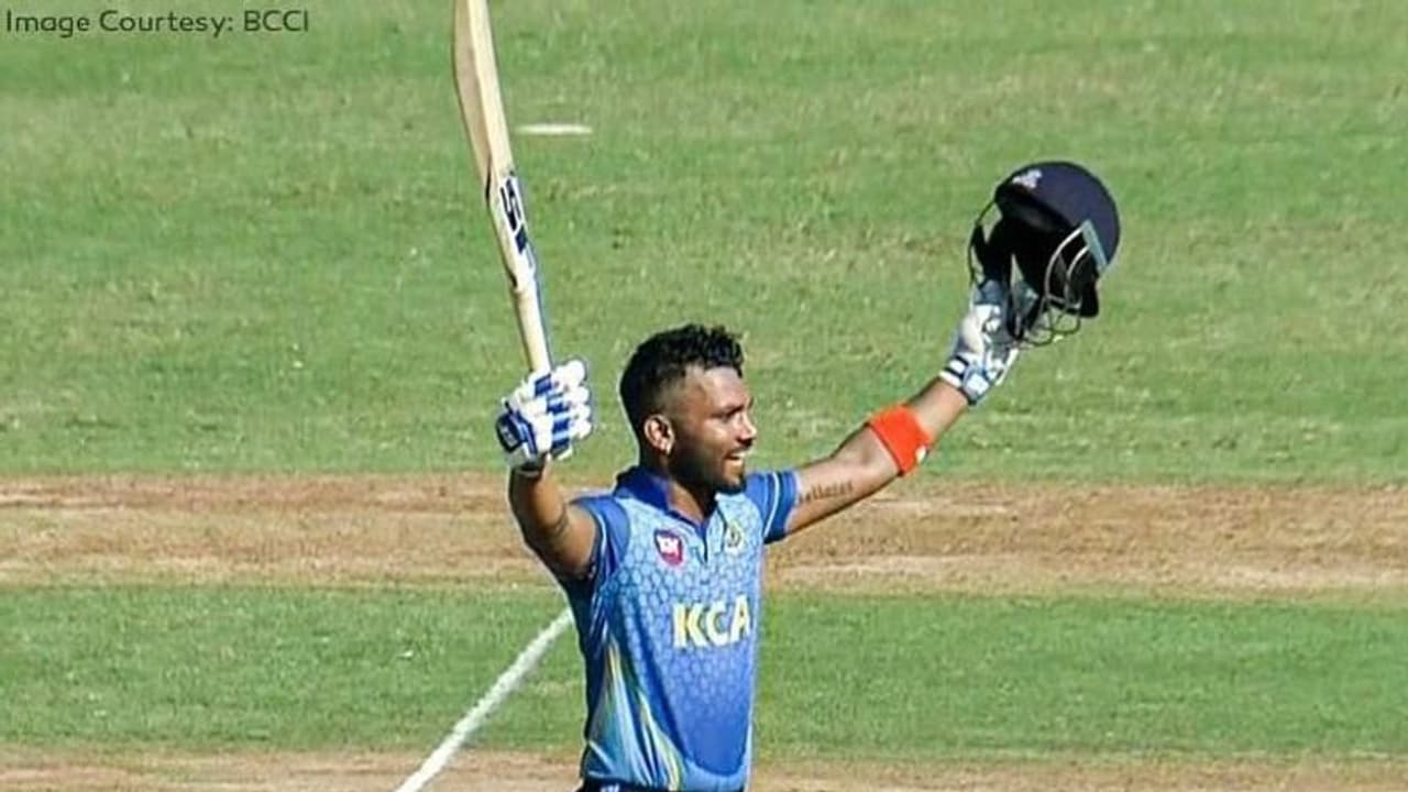 IPL Auction 2022: മലയാളി പൊളിയല്ലേ..! വിഷ്ണു വിനോദിനായി വമ്പൻ പോര്, വാശികൂട്ടി മുംബൈ; ഒടുവിൽ പൊക്കി ഹൈദരാബാദ് IPL Auction 2022: മലയാളി പൊളിയല്ലേ..! വിഷ്ണു വിനോദിനായി വമ്പൻ പോര്, വാശികൂട്ടി മുംബൈ; ഒടുവിൽ പൊക്കി ഹൈദരാബാദ്