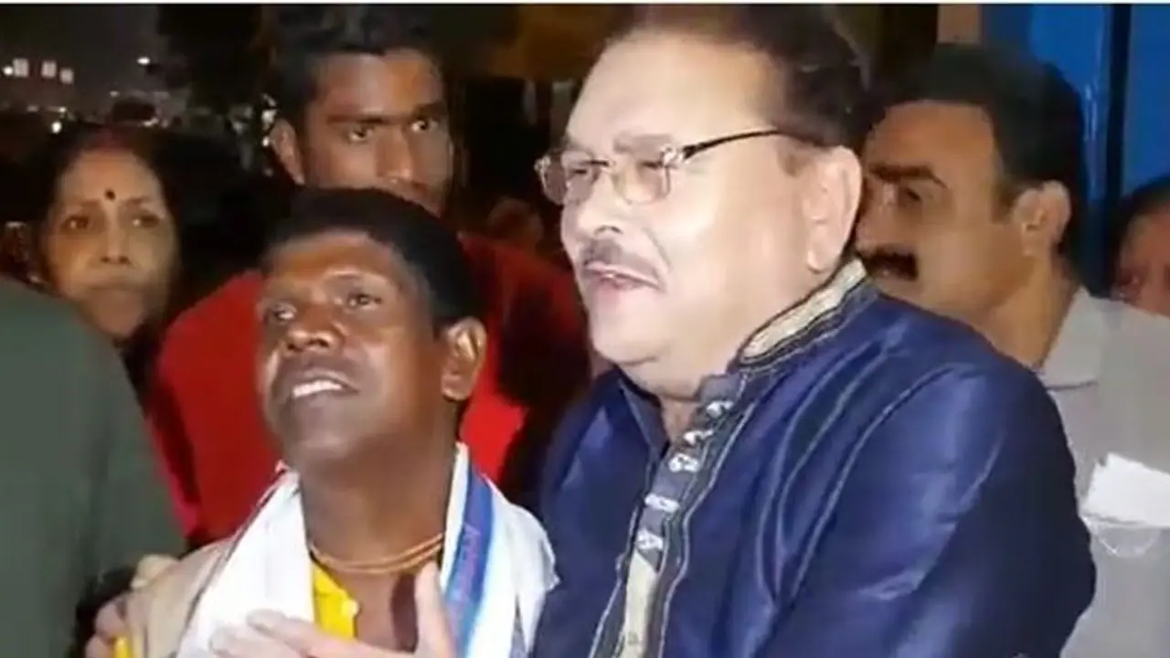 KMC Election 2021: পুরভোটের প্রচারে মদনের সঙ্গে 'বাদামকাকু', 'কাঁচা বাদাম' এর সুরে জমে উঠল আড্ডা KMC Election 2021: পুরভোটের প্রচারে মদনের সঙ্গে 'বাদামকাকু', 'কাঁচা বাদাম' এর সুরে জমে উঠল আড্ডা