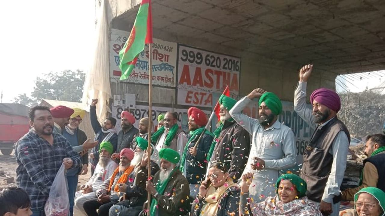 రైతుల కొత్త రాజకీయ పార్టీ.. చండీగడ్లో రేపు గుర్నాం చాదుని కీలక ప్రకటన! రైతుల కొత్త రాజకీయ పార్టీ.. చండీగడ్లో రేపు గుర్నాం చాదుని కీలక ప్రకటన!