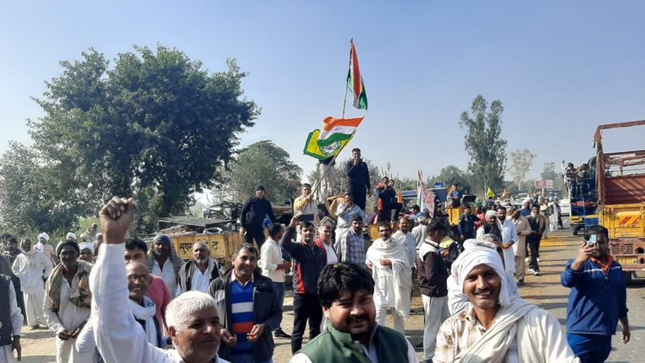 Farmers celebrate as last batch leave Ghazipur protest site at Delhi UP border