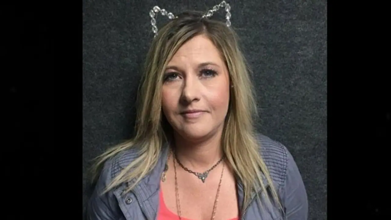 American Impostor: 22ರ ಪೋರಿಯಂತೆ ಪೋಸ್ ಕೊಟ್ಟ 48ರ ಮಹಿಳೆ: ಕಿರಿಯ ವಯಸ್ಸಿನ ಯುವಕರ ಜತೆ ಲವ್ವಿಡವ್ವಿ! American Impostor: 22ರ ಪೋರಿಯಂತೆ ಪೋಸ್ ಕೊಟ್ಟ 48ರ ಮಹಿಳೆ: ಕಿರಿಯ ವಯಸ್ಸಿನ ಯುವಕರ ಜತೆ ಲವ್ವಿಡವ್ವಿ!