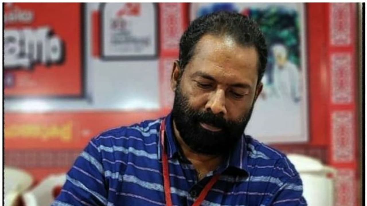 POCSO : വിദ്യാർത്ഥിനികളുടെ പരാതി; മലപ്പുറത്ത് സിപിഎം നേതാവായ അധ്യാപകനെതിരെ പോക്സോ കേസ് POCSO : വിദ്യാർത്ഥിനികളുടെ പരാതി; മലപ്പുറത്ത് സിപിഎം നേതാവായ അധ്യാപകനെതിരെ പോക്സോ കേസ്