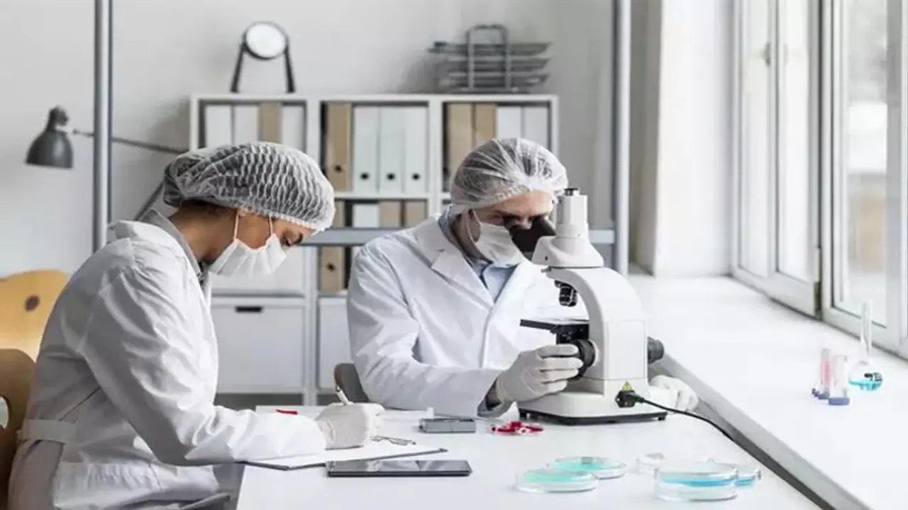 Omicron Variant ಲಸಿಕೆ ಪರಿಣಾಮ ಬೀರಲ್ಲ, ಬೂಸ್ಟರ್ ಅಗತ್ಯವಿಲ್ಲ, ಎಚ್ಚರ ತಪ್ಪಿದರೆ ಓಮಿಕ್ರಾನ್ ಅಪಾಯ! Omicron Variant ಲಸಿಕೆ ಪರಿಣಾಮ ಬೀರಲ್ಲ, ಬೂಸ್ಟರ್ ಅಗತ್ಯವಿಲ್ಲ, ಎಚ್ಚರ ತಪ್ಪಿದರೆ ಓಮಿಕ್ರಾನ್ ಅಪಾಯ!