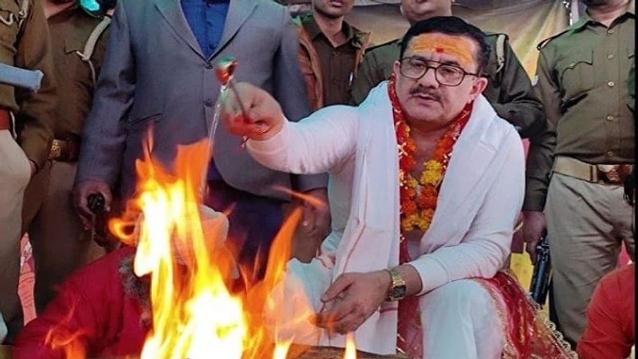 AIMIM नेता ने किया विवादित ऐलान, कहा वसीम रिजवी को मारा जूता तो मिलेगा 11 लाख का इनाम