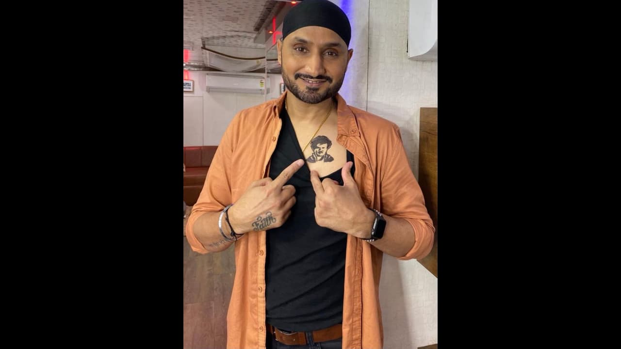 HBD Superstar Rajinikanth : "என் மாருமேல சூப்பர் ஸ்டார்" டேட்டு போட்டு வாழ்த்து சொன்ன ஹர்பஜன் சிங்!!