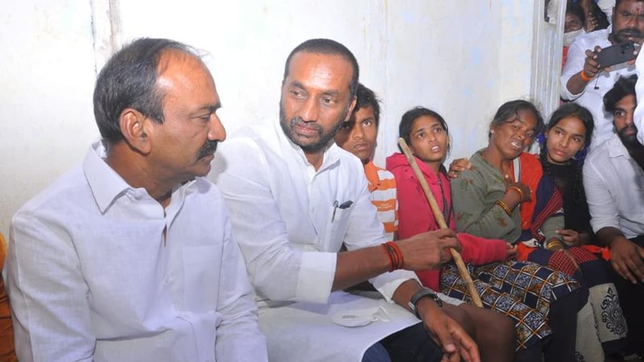 ఈయనా మా సీఎం... తూ... అనే స్థాయికి దిగజారావు కదా..: కేసీఆర్ పై ఈటల ఫైర్