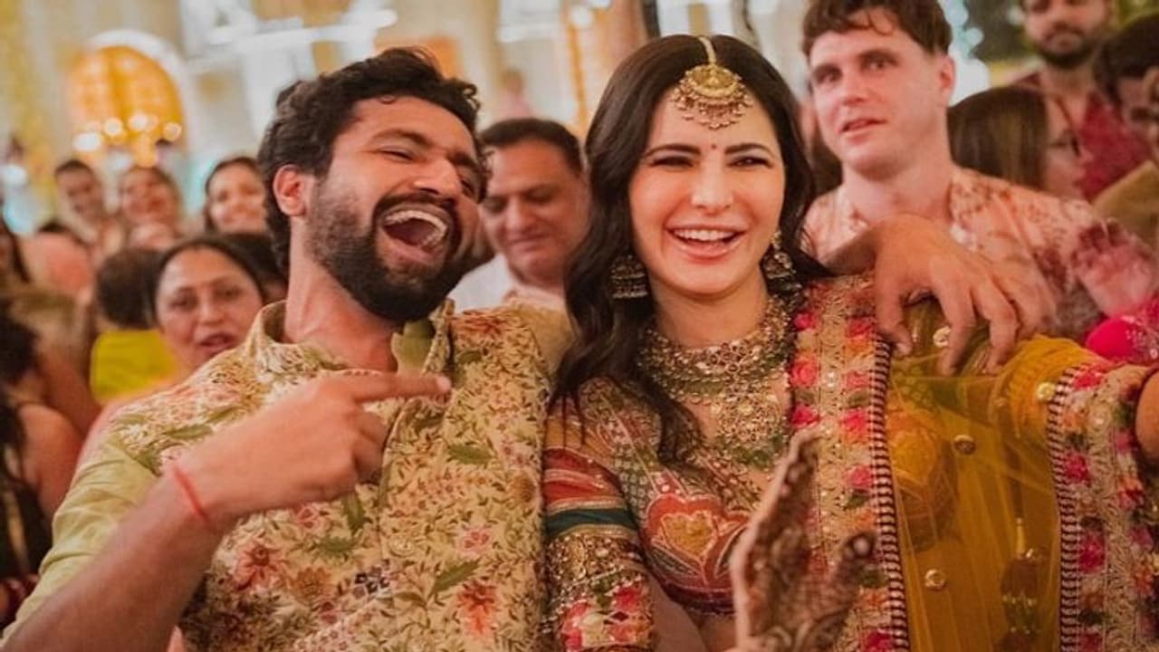 Katrina Vicky Wedding: গালা বিবাহ আসরের পর রিসেপশন পার্টি, বিটাউন সেলিব্রেশনে থাকবেন না কারা Katrina Vicky Wedding: গালা বিবাহ আসরের পর রিসেপশন পার্টি, বিটাউন সেলিব্রেশনে থাকবেন না কারা