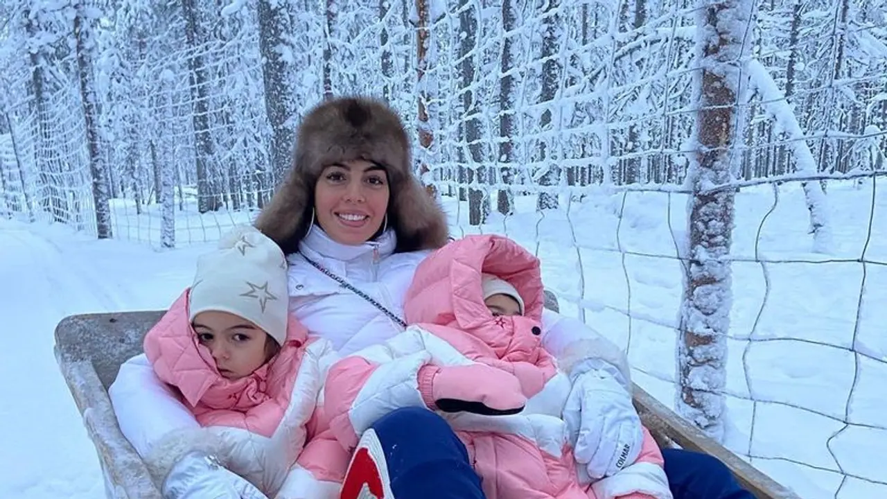 Cristiano Ronaldo's girlfriend Georgina Rodriquez holidays in North Pole (See Pictures) Cristiano Ronaldo's girlfriend Georgina Rodriquez holidays in North Pole (See Pictures)