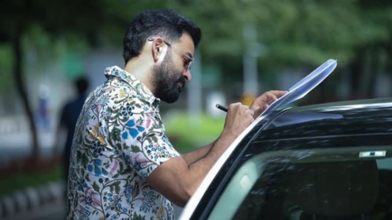 Prithviraj : 'പ്രചോദനം ലഭിച്ചാൽ റോഡിന് നടുവിലും വണ്ടി നിർത്തി എഴുതും'; ബ്രോ ഡാഡി ദിനങ്ങളുമായി പൃഥ്വി