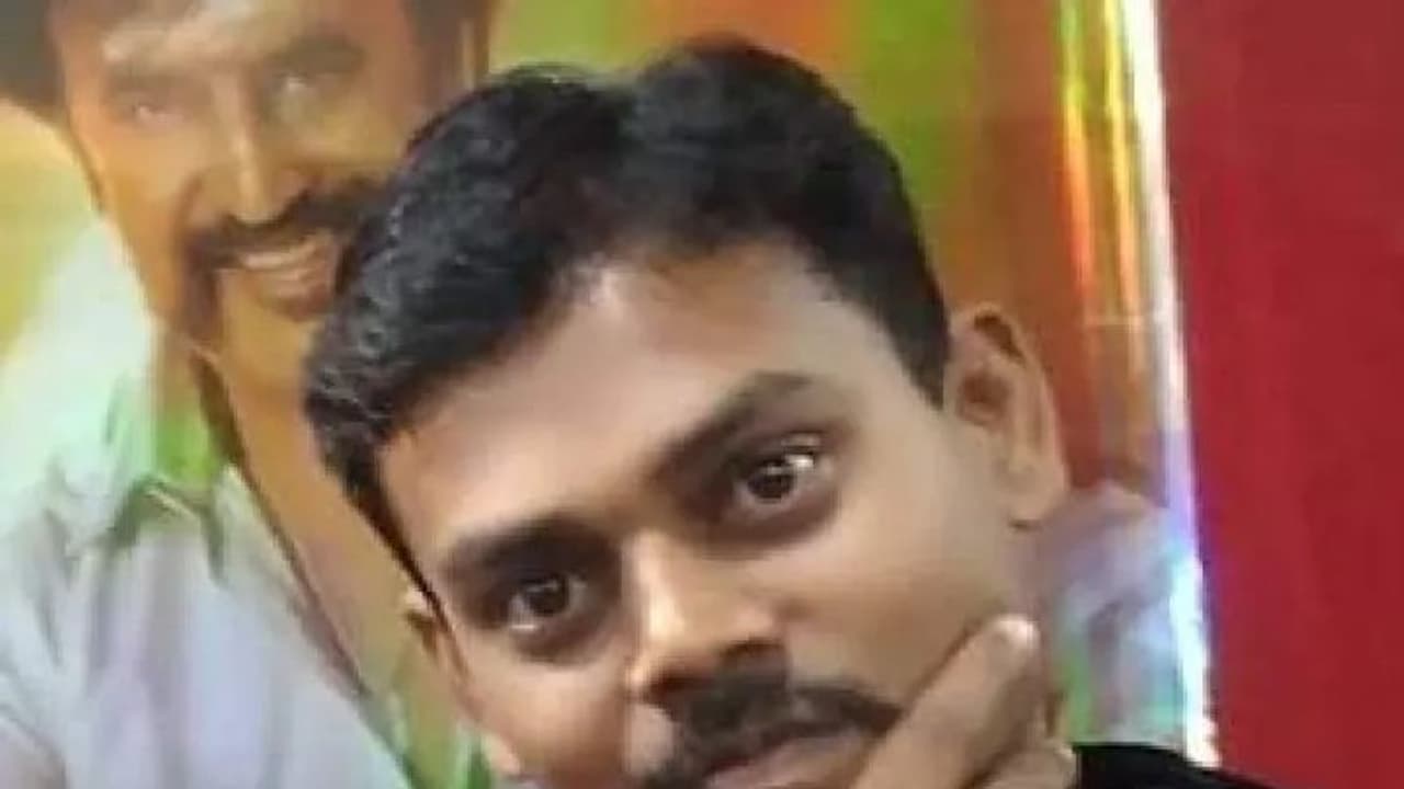 தொடரும் பள்ளிக்கூட சர்ச்சைகள்.. ஆசிரியர் சஸ்பெண்ட் தொடரும் பள்ளிக்கூட சர்ச்சைகள்.. ஆசிரியர் சஸ்பெண்ட்