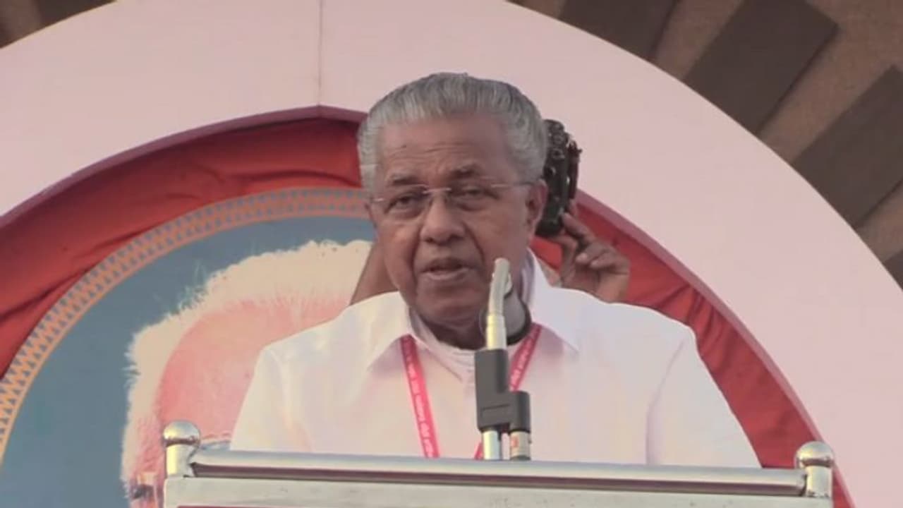 Pinarayi : 'അമ്മയെയും പെങ്ങളെയും തിരിച്ചറിയാനുള്ള സംസ്കാരമെങ്കിലും വേണം': ലീഗിനോട് പിണറായി വിജയന് Pinarayi : 'അമ്മയെയും പെങ്ങളെയും തിരിച്ചറിയാനുള്ള സംസ്കാരമെങ്കിലും വേണം': ലീഗിനോട് പിണറായി വിജയന്
