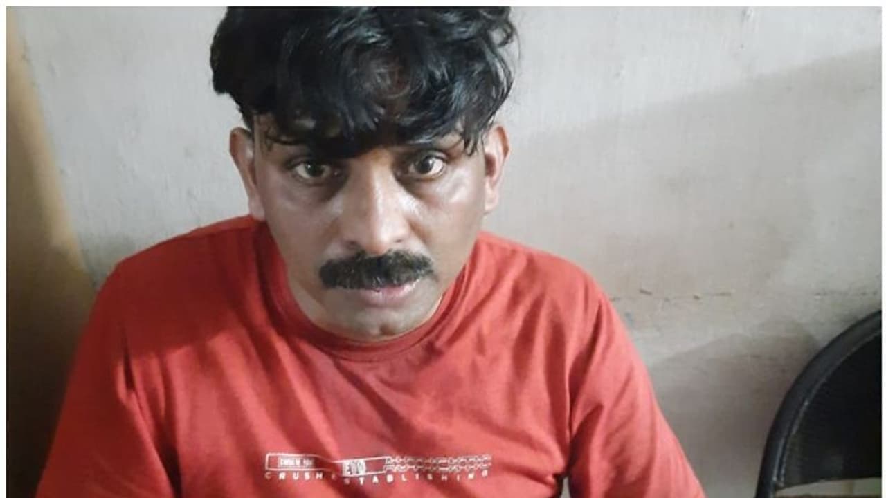 Manjeri : പട്രോളിംഗിനിറങ്ങിയ പോലീസുകാരനെ ആക്രമിച്ച് കൈയൊടിച്ചു: പ്രതി പിടിയിൽ Manjeri : പട്രോളിംഗിനിറങ്ങിയ പോലീസുകാരനെ ആക്രമിച്ച് കൈയൊടിച്ചു: പ്രതി പിടിയിൽ